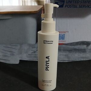 Phyla PH Balancing Gel Cleanser NWOB